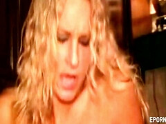 Lieveling, Grote mammen, Blond, Sperma shot, Masturbatie, Kut duiken, Tieten likken, Nat