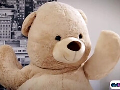 Blond, Bruinharig, Dominatie, Gezichtzitten, Hardcore, Lesbisch, Kut duiken, Geschoren