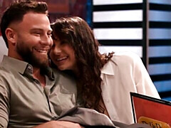 18 jaar, Grote kont, Grote lul, Bruinharig, Hondjeshouding, Natuurlijke tieten, Tiener, Tieten likken