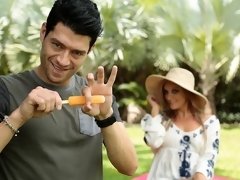 お尻, デカ尻, ブロンド, フェラチオ, 指いじり, 手コキする, キス, 淫乱熟女