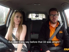 Leie, Blasen, Auto, Spermaladung, Aufs gesicht abspritzen, Handjob, Im freien, Pov
