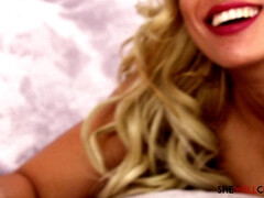 Grosse titten, Blondine, Blasen, Würgen, Interrassisch, Latina, Lecken, Milf