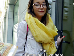 Grosse titten, Blasen, Braunhaarige, Hundestellung, Brille, Nippel, Im freien, Rock