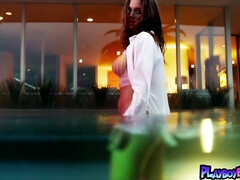 18 ans, Gros seins, Brunette brune, Plantureuse, Naturelle, De plein air, Softcore, Adolescente