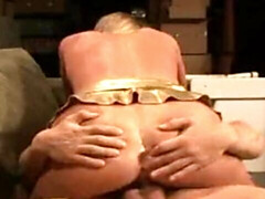 Gros seins, Sucer une bite, Plantureuse, En levrette, Seins naturels, Chatte, Rasée, Plan cul à trois