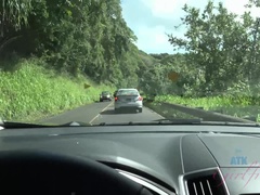 Badpak, Bruinharig, Flashing, Vriendin, Zoenen, Gezichtspunt, Kut duiken, Tieten likken