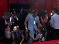 Vestidas, Sexo duro, Interracial, Lesbiana, Orgía, Fiesta, Intercambio de parejas, Mojado