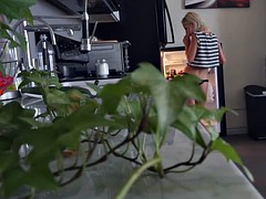 Grosser schwanz, Spermaladung, Lecken, Pov, Reiten, Rasiert, Dürr, Titten