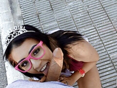 Culo, Morena, Estilo perrito, Vestido, Penetracion con dedos, Al aire libre, Pov, Público