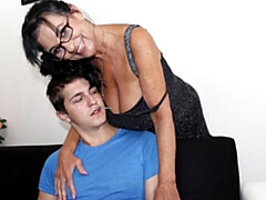 Любители, Большая жопа, Большой член, Брюнетки, Пальцем, Ласковые ручки, Мастурбация, Зрелые