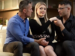 18 ans, Gros cul, Grosse bite, Sucer une bite, En levrette, Seins naturels, Adolescente, Nénés