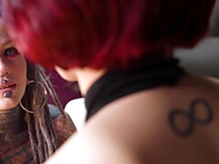 18 jaar, Anaal, Grote mammen, Likken, Masturbatie, Geschoren, Tiener, Tieten likken