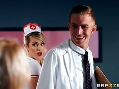 Grosse bite, Blonde, Gorge profonde, Fétiche, Branlette thaïlandaise, Infirmière, Bureau, Pov