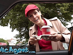 Sucer une bite, Éjaculer dans la bouche, En levrette, Femelle, Hard, Orgasme, Pov, Public