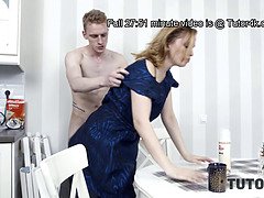 Grosser schwanz, Blondine, Blasen, Hundestellung, Küche, Reif, Russisch, Strümpfe
