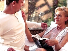 Grosse titten, Blasen, Braunhaarige, Oma, Behaart, Lecken, Reif, Muschi