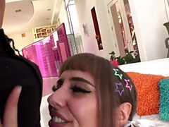 In den arsch, Grosser schwanz, Blasen, Braunhaarige, Kehlenfick, Dildo, Titten