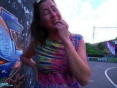 Sucer une bite, En levrette, Robe, Orgasme, De plein air, Pov, Public, Rasée