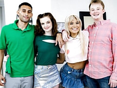 18 jahre, Grosser arsch, Grosser schwanz, Blasen, Hundestellung, Flotter vierer, Jungendliche (18+), Titten