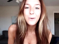 Enthousiasteling, Grote mammen, Badpak, Rondborstig, Natuurlijke tieten, Alleen, Tiener, Tieten likken