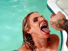 Gros cul, Gros seins, Blonde, Sucer une bite, Tir de sperme, En levrette, Hd, Mère que j'aimerais baiser