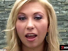 Grosser arsch, Blondine, Kehlenfick, Doppelpenetration, Fingern, Natürlichen titten, Flotter dreier, Titten