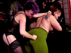 Schwarz, Blondine, Fesselspiele, Fetisch, Lesbisch, Party, Piercing, Bestrafung