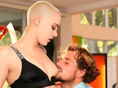 Pijpbeurt, Vingeren, Handbeurt, Zoenen, Likken, Kut duiken, Kousen, Tiener