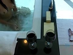 Enthousiasteling, Bruinharig, Fetisj, Hd, Latijnse vrouw, Geschoren, Douche, Tatoeage