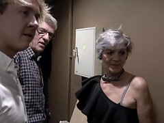 Hundestellung, Familie, Fetisch, Grossvater, Gruppe, Lingerie, Milf, Hure