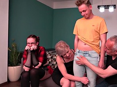 In den arsch, Geile alte tussi, Doppelpenetration, Fetisch, Schwul, Handjob, Reif, Lehrer