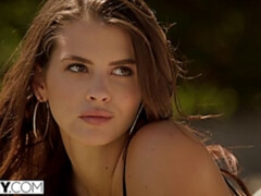 Cul, Lécher le cul, Brunette brune, En levrette, Branlette thaïlandaise, Embrassement, Piscine, Adolescente