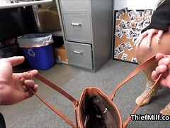 Amateur, Culo grande, Tetas grandes, Rubia, Mamada, Penetracion con dedos, Madres para coger, Oficina