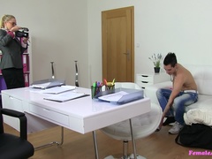 Leie, Blasen, Betrug, Spermaladung, Hundestellung, Aufs gesicht abspritzen, Handjob, Büro