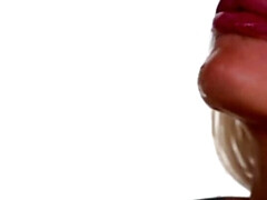 Grote mammen, Blond, Diep in de keel, Dubbele penetratie, Sperma in gezicht, Moeder die ik wil neuken, Geschoren, Tatoeage