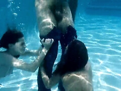 Жопа, Язык в попке, Большие сиськи, Минет, Брюнетки, Лизание, Бассейн, Киски