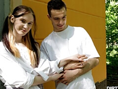 Grote kont, Grote lul, Pijpbeurt, Hondjeshouding, Natuurlijke tieten, Tiener, Tieten likken