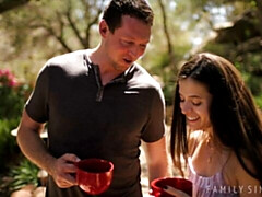 Gros cul, Grosse bite, Gros seins, Sucer une bite, En levrette, De plein air