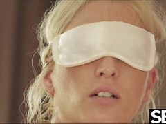 Beautiful blonde blindfolded for passionate sex and wild orgasms - Uma zex
