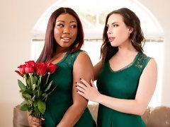 69, ぽっちゃり, 黒人, ドレス, 手コキする, 異人種間, 淫乱熟女, ピアス