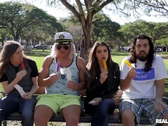 Verga grande, Tetas grandes, Mamada, Morena, Linda, Garganta profunda, Coño, Trio