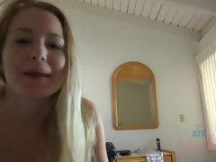 Leie, Blondine, Blasen, Fussjob, Freundin, Handjob, Piercing, Rasiert