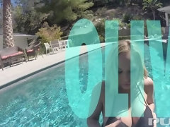 Grote mammen, Blond, Vingeren, Hardcore, Masturbatie, Biljart, Tatoeage, Nat