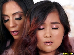 18, デカパイ, 茶髪の, 足コキ, 日本人, なめる, 自然山雀, オッパイの