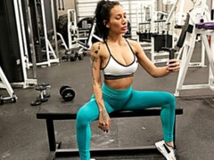 Grosse bite, Sucer une bite, En levrette, Gym, Chatte, Rasée, Maigrichonne, Nénés