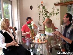 Mooi, Blond, Oudere vrouw, Masturbatie, Rijpe lesbienne, Moeder, Stiefmoeder, Trio