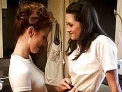 Brunette brune, Poilue, Embrassement, Lesbienne, Léchez, Masturbation, Chatte, Adolescente