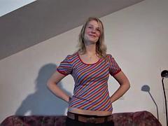 Enthousiasteling, Blond, Seksspeelgoed, Hardcore, Rijpe lesbienne, Alleen, Tieten likken, Speelgoed