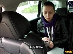 Sucer une bite, Brunette brune, Voiture, En levrette, Hard, Argent, De plein air, Pute