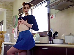 デカ尻, デカパイ, 指いじり, キッチン, オナニー, ガリガリ, 一人, ティーン